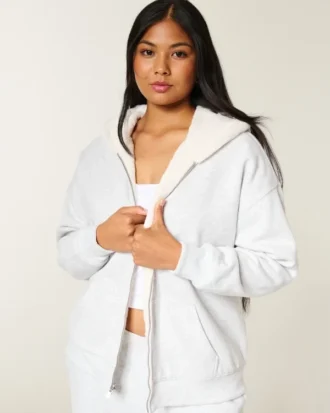 Vendbar fleece-hoodie med glidelås og fuskepelsfôr