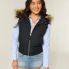 Y2K-vest med hette og fuskepels