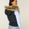 Y2K-vest med hette og fuskepels