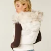 Y2K-vest med hette og fuskepels